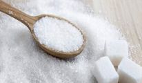 خبير يكشف ل"سهم ميديا" آثار فرض ضريبة القيمة المضافة على السكر على الاقتصاد الوطني والمنتج والمستهلك