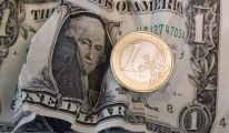 استخدام الدولار في العقوبات ضد روسيا قد يزعزع العملة الأمريكية