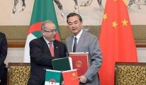وزير الخارجية الصيني يحل بالجزائر لبحث اتفاق الشراكة الاقتصادية في القطاعات الأولوية