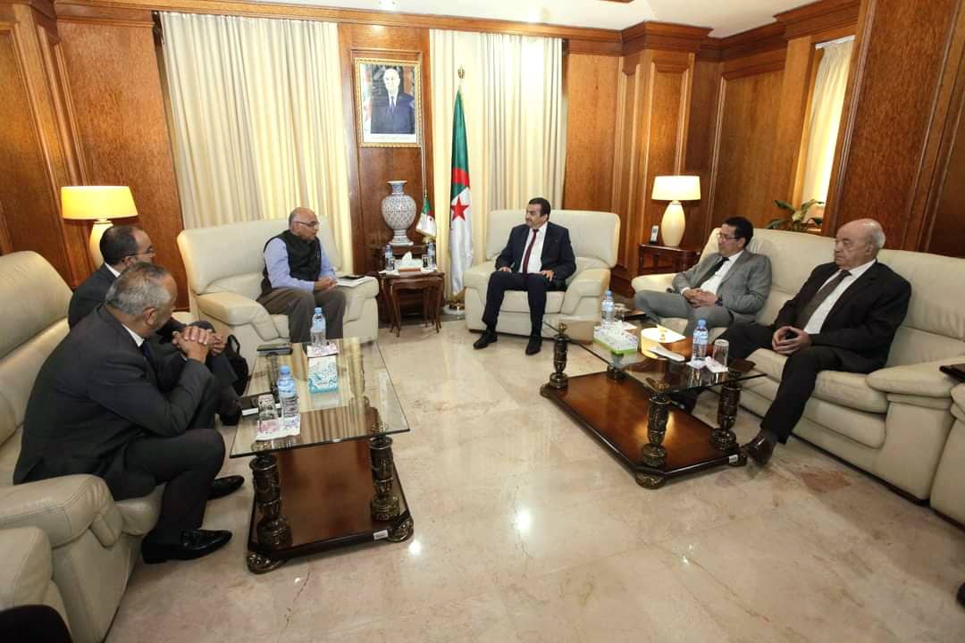 الوكالة الدولية للإستثمار تبحث جذب استثمارات عالمية للجزائر